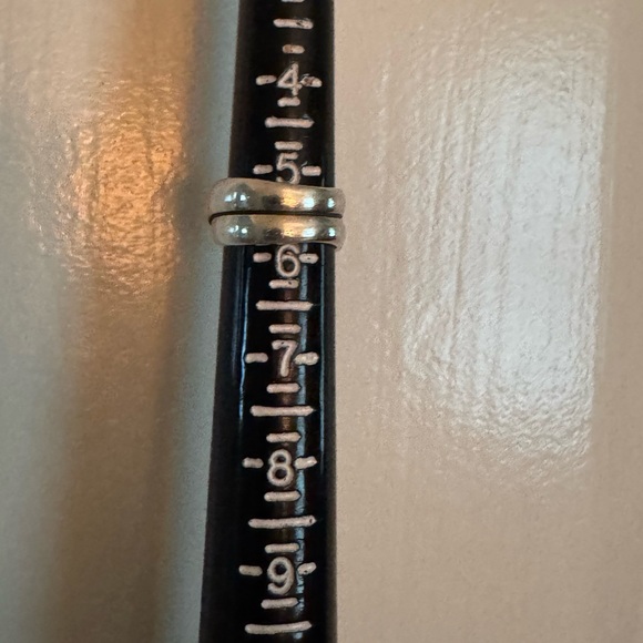 Retired James Avery “Endless Love” Sterling Silver 925 band. Size 6. - Picture 4 of 5